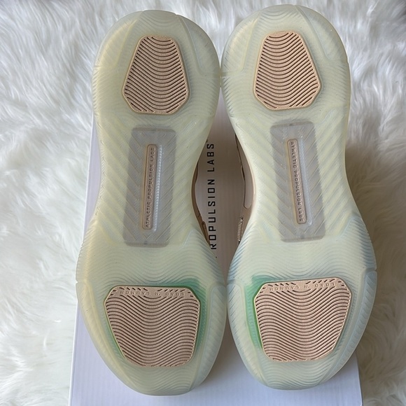 🆕 APL Athletic Propulsion Labs Unisex Super Future Hi-Tops in Champagne M8.5
W10 - Picture 3 of 12